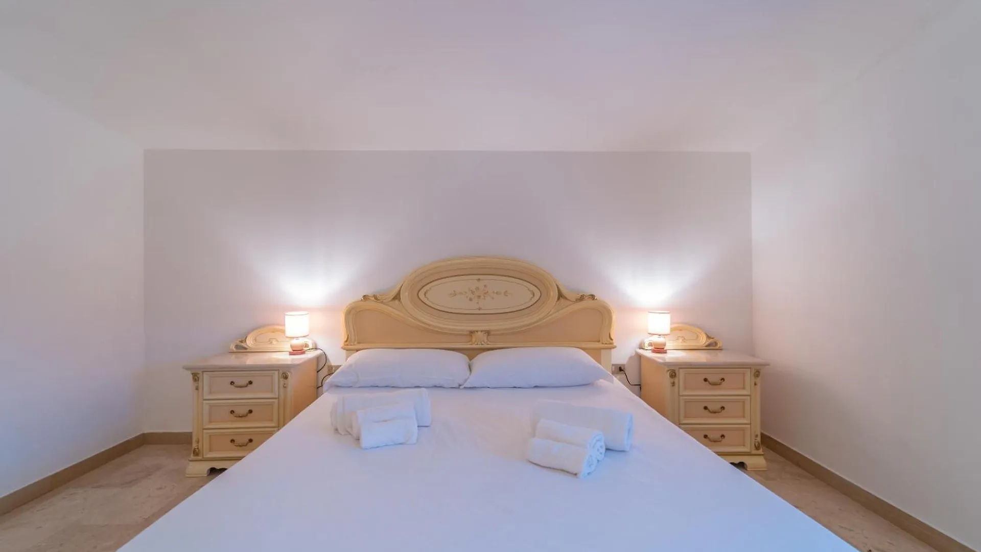 Brorent Domo De Aurora Aparthotel Όλμπια