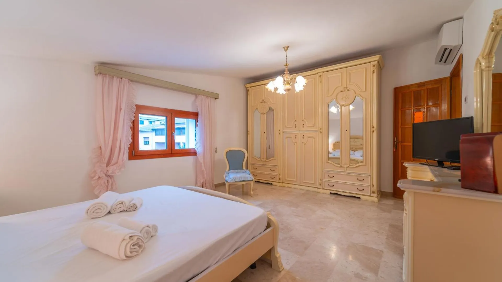 Brorent Domo De Aurora Aparthotel Όλμπια